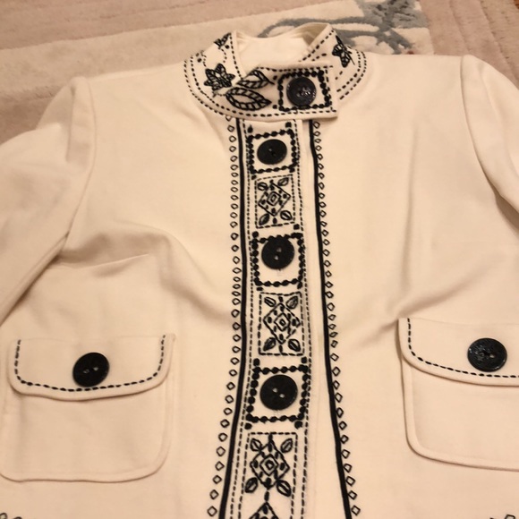 Ladies embroidered jacket - Picture 4 of 5